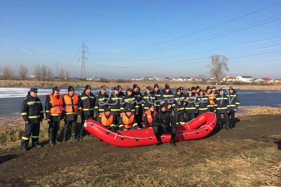 VIDEO: Pompierii de la ISU Banat, testează în premieră noile bărci de intervenție, pe lacul din Dumbrăvița
