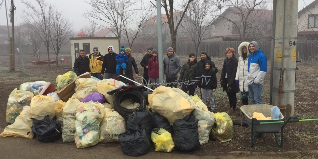 VIDEO&FOTO: Comunitatea Dumbrăvițeană face curățenie în comună