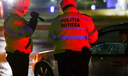 Poliția Română: Luni noapte au fost aplicate sancțiuni pentru cei care au umblat pe străzi fără declarație