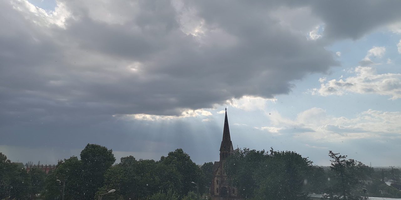 Cod galben de ploi,vijelii și grindină, în 15 județe