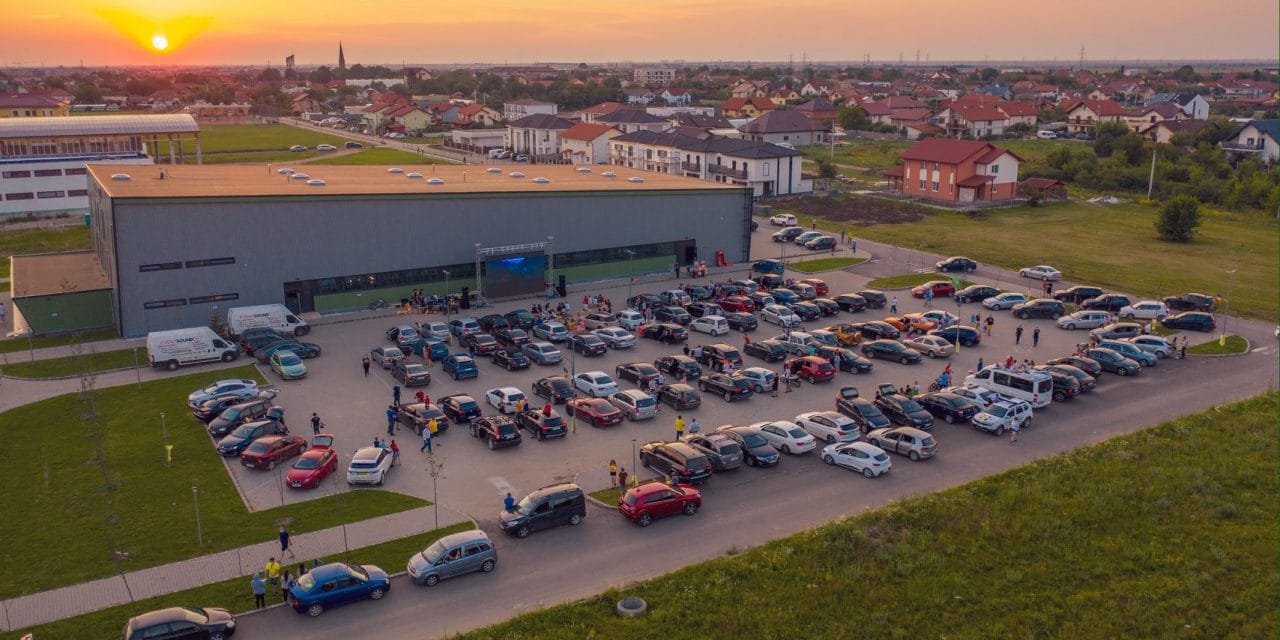 FOTO: Sute de dumbrăvițeni au participat la a doua ediție Drive-In Movie Night