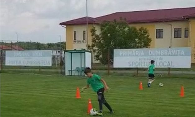 VIDEO: Micii fotbaliști dumbrăvițeni au revenit în iarbă