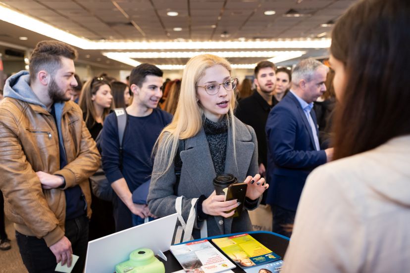 Marea Britanie: Cea mai căutată destinație pentru studii încă accesibilă pentru tinerii români