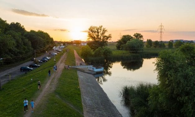 VIDEO: LEGEA care nu permite ca LACUL din DUMBRĂVIȚA să intre cu adevărat în circuitul turistic
