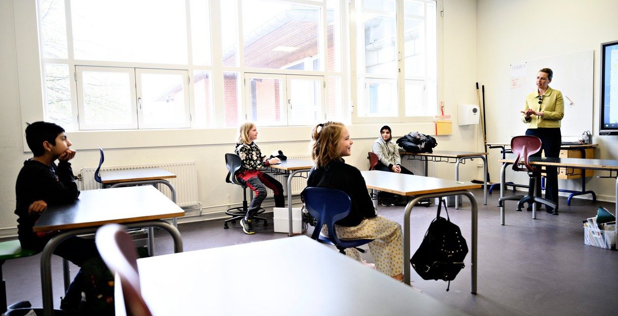 Medicul Virgil Musta propune măsuri pentru o educație în siguranță – Distanță de doi metri între elev și profesor