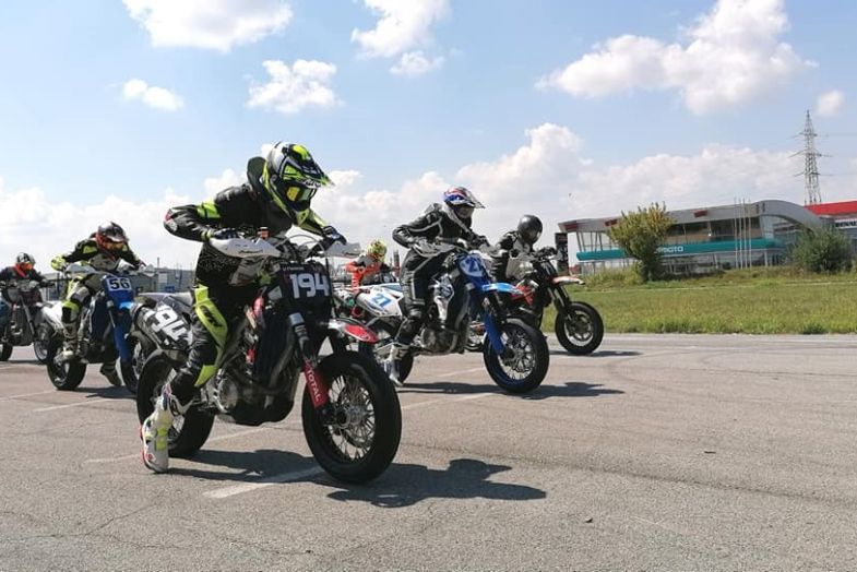 Ex-dumbrăvițeanul Vlad Neaga campion la Supermoto! Victorie dedicată fanilor motociclismului!