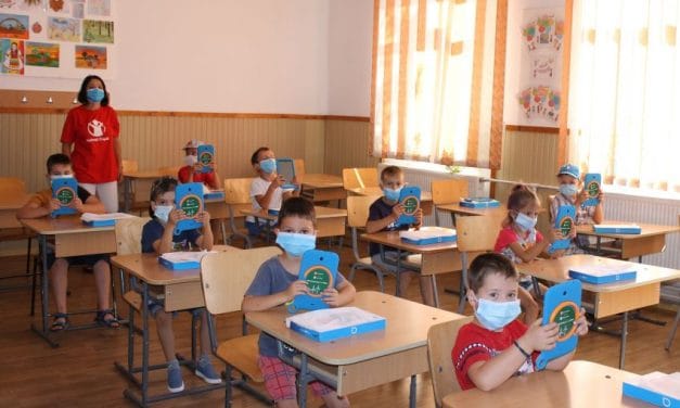 Salvați Copiii România accelerează dotarea copiilor vulnerabili cu tablete și acces la internet