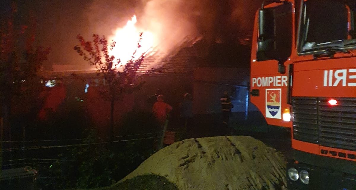 VIDEO: Incendiu izbucnit la o casă din Dumbrăvița