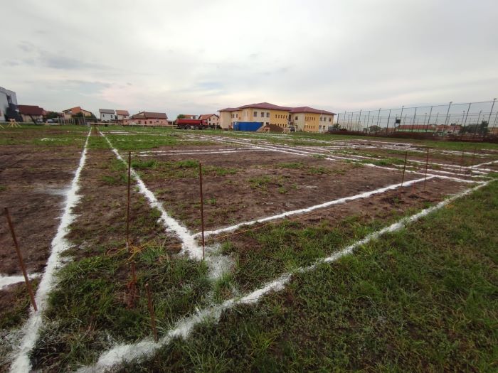 FOTO: S-au trasat liniile pentru fundație! Încep lucrările la creșa din Dumbrăvița