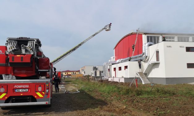 VIDEO: Încă un incendiu la noul Cămin Cultural din Dumbrăvița