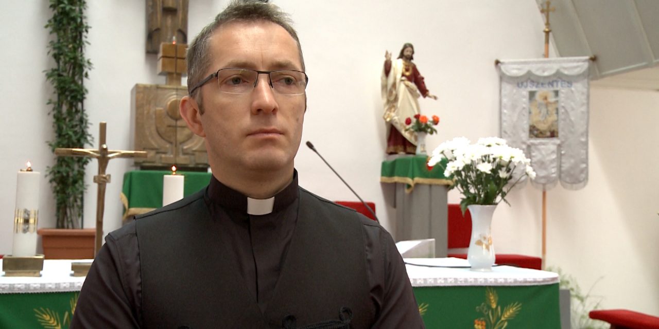 Preotul Lajos Mathe invită dumbrăvițenii la hramul bisericii romano-catolice – VIDEO
