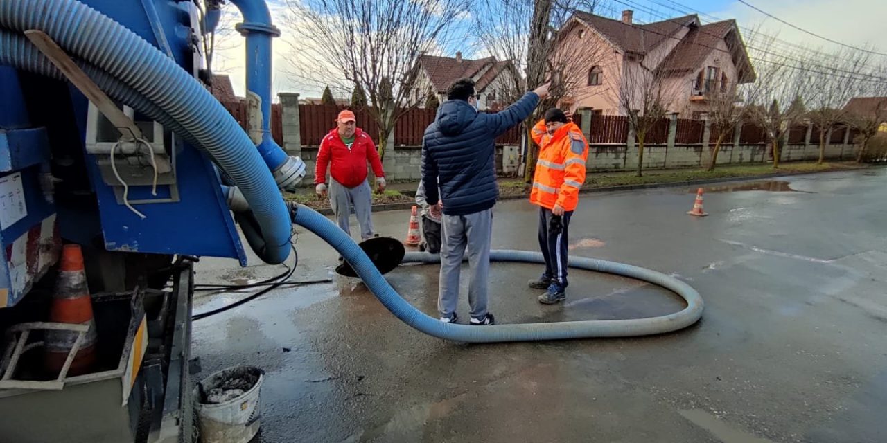 GALERIE FOTO: Avarie în zona Saturn-Venus-Etolia – Ce mai aruncă în canalizare dumbrăvițenii