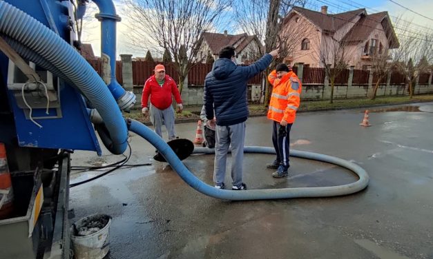 GALERIE FOTO: Avarie în zona Saturn-Venus-Etolia – Ce mai aruncă în canalizare dumbrăvițenii