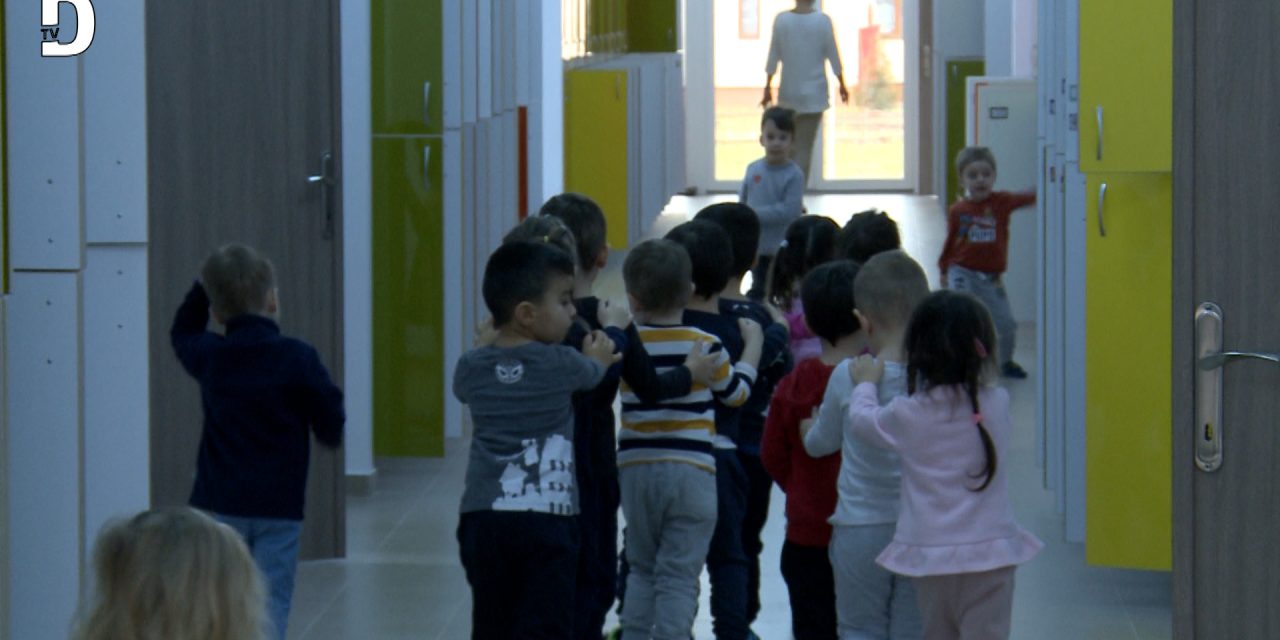 Ce spun cadrele didactice din Dumbravita despre inceperea scolilor in scenariul rosu
