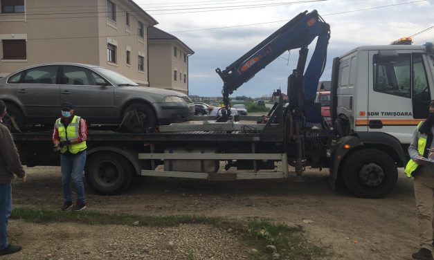 A fost ridicată cea de-a doua mașină abandonată de pe domeniul public din Dumbrăvița