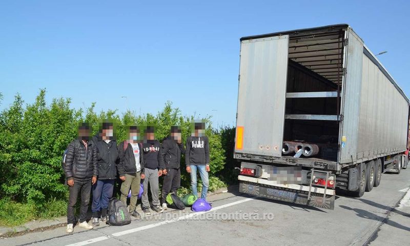 Călăuză afgană şi 18 migranţi, depistaţi la Timisoara