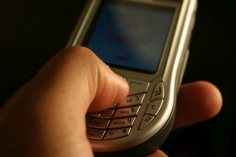 O companie românească a lansat serviciul care cumpără telefoane mobile uzate!