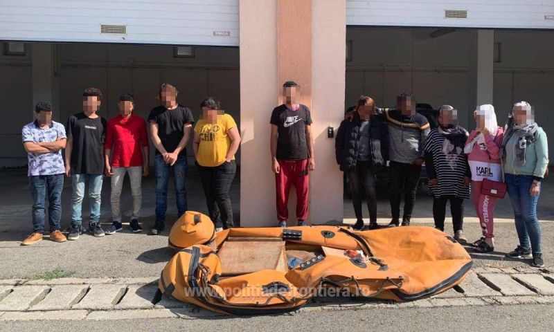 Poliția de Frontieră: 11 migranți au traversat Dunărea cu o barcă pneumatică