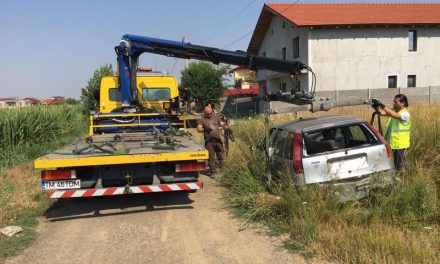 FOTO: S-a mai ridicat o „epavă pe patru roți” din Dumbrăvița – Ce amendă riscă proprietarul