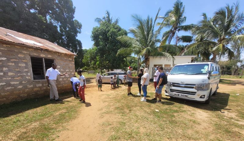 Acțiune umanitară ȋn Kenya, organizată de echipa Karpaten Turism ȋmpreună cu un grup de turiști