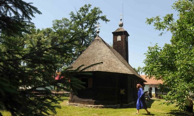 Fanfare, icoane și toace, în Parcul Primăverii din Muzeul Satului Bănățean