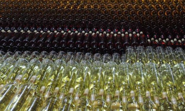 Într-un an marcat de pandemie, producția de etichete pentru sticlele de vin a crescut