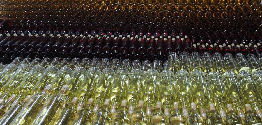 Într-un an marcat de pandemie, producția de etichete pentru sticlele de vin a crescut