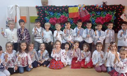 Preșcolarii din Dumbrăvița: La mulți ani, România!