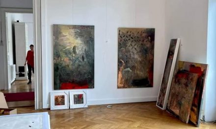 Nora Blaj revine la Timișoara cu vernisajul expoziției de pictură “gestuar”: arta între poezie și pictură