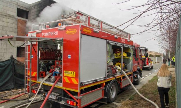 FOTO: Incendiu în Dumbrăvița – ISU BANAT a intervenit repede cu 5 autospeciale și 18 pompieri