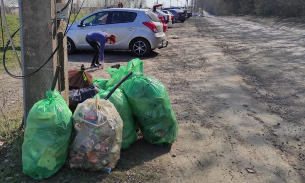 GALERIE FOTO: Peste 450 de saci umpluți de 139 de voluntari, la prima acțiune de ecologizare din Dumbrăvița