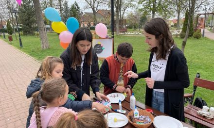 FOTO: Zeci de copii s-au bucurat de atelierele de creație din Parcul Central Dumbrăvița