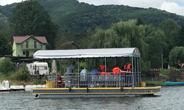1 Mai – cu catamaranul pe Lacul Surduc