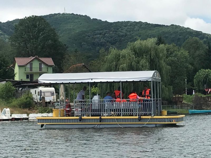 1 Mai – cu catamaranul pe Lacul Surduc