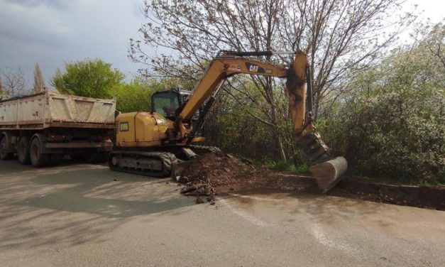 Primăria Dumbrăvița a început repararea străzilor, Consiliul Județean Timiș mai așteaptă cu DJ691!