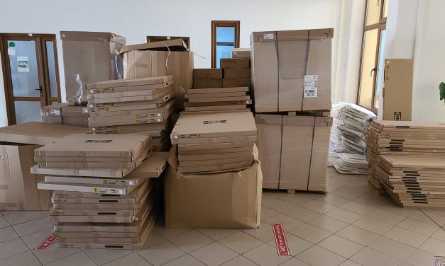 GALERIE FOTO: A sosit mobilierul IKEA pentru Școala & Grădinița Dumbrăvița