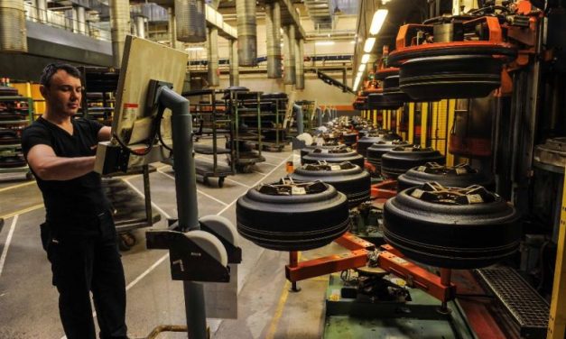 Elevii care urmează cursurile Școlii Duale Banat pot alege să facă practică la Continental, sediul Automotive și Anvelope