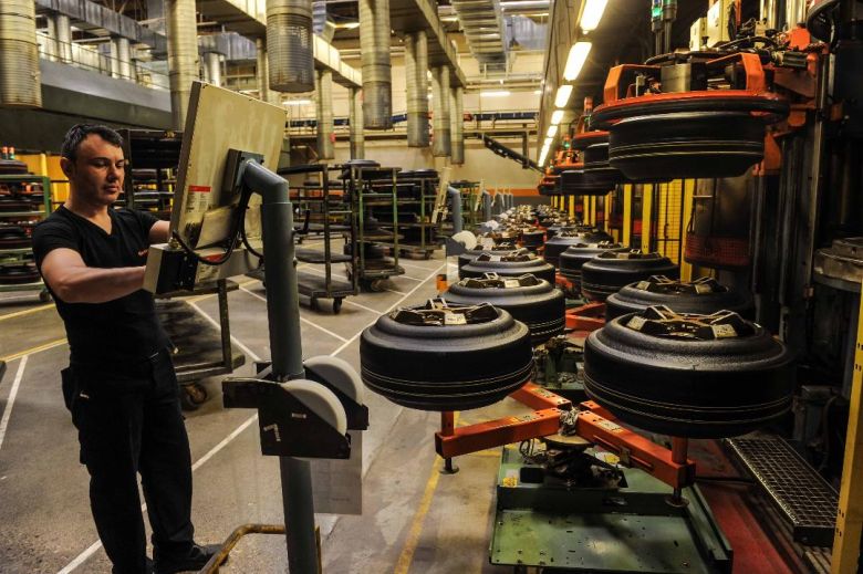Elevii care urmează cursurile Școlii Duale Banat pot alege să facă practică la Continental, sediul Automotive și Anvelope