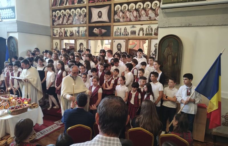 FOTO: Ziua Eroilor, sărbătorită în comuna Dumbrăvița