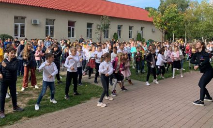 Ziua Mondială a Zâmbetului, marcată la Școală Gimnazială Dumbrăvița