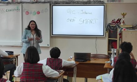 Școala Gimnazială Dumbrăvița devine Școală Smart! GALERIE FOTO de la lecția demonstrativă cu tablă smart, telefoane și tablete