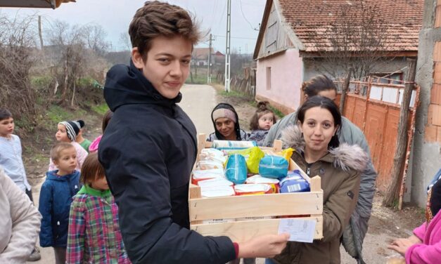 Parohia Romano-Catolică Dumbrăvița a distribuit darurile de Crăciun familiilor nevoiașe