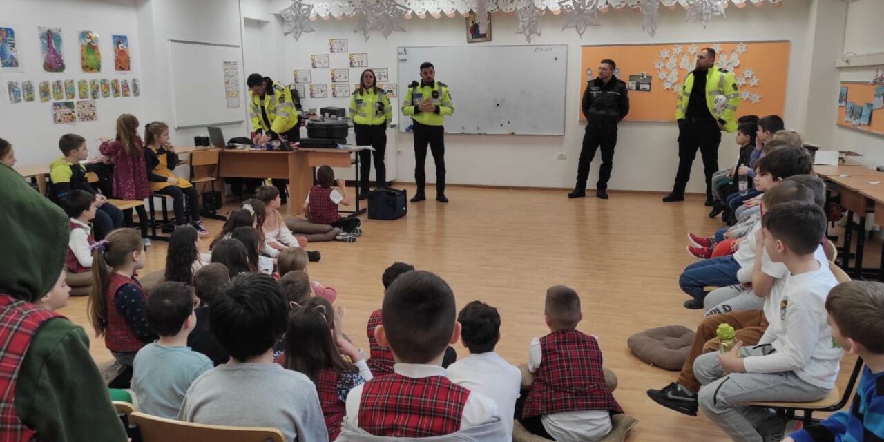 ȘCOALA ALTFEL – Poliţiştii, în vizită la Școala Gimnazială Dumbrăvița! Elevii au fost încântați să sufle în fiolă