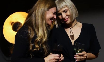 Femeia naturală, dincolo de estetică, prezentată în cadrul campaniei #poartariduri, inițiată de scriitoarea Paula Aldescu