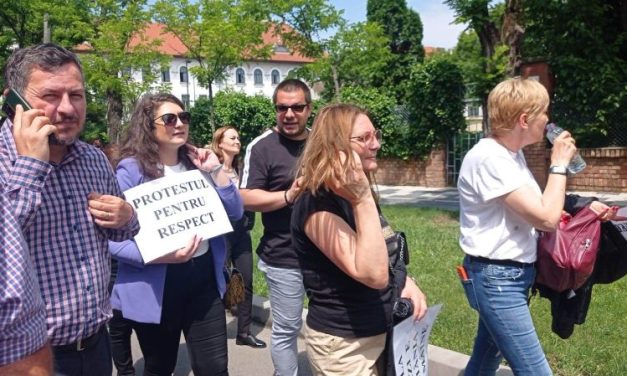 Cadrele didactice din Dumbrăvița au mărșăluit la Timișoara – Sindicaliştii au precizat că greva generală va continua şi miercuri