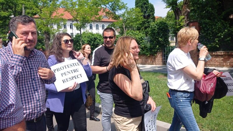 Cadrele didactice din Dumbrăvița au mărșăluit la Timișoara – Sindicaliştii au precizat că greva generală va continua şi miercuri