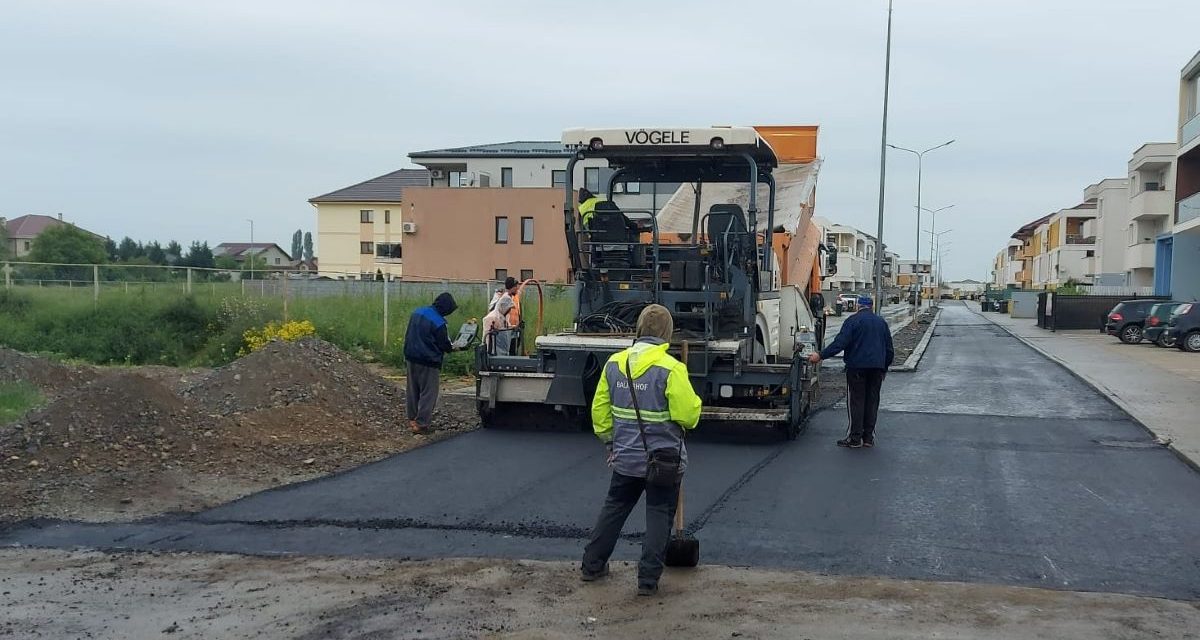 FOTO: Gata, se termină asfaltarea străzii Rodiei – UPDATE