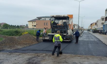 FOTO: Gata, se termină asfaltarea străzii Rodiei – UPDATE