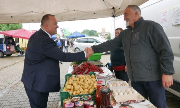 USVT: Producători locali din Banat aduc produse proaspete, de vară, în AgroVillage