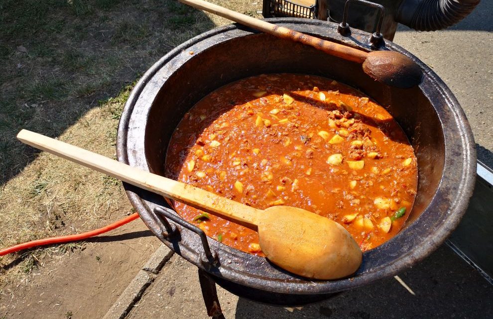 Dumbrăvița se pregătește de Festivalul Tocăniței